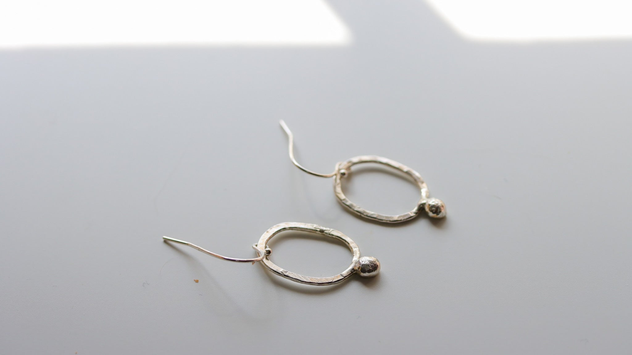 Lightweight hammered silver circle earrings