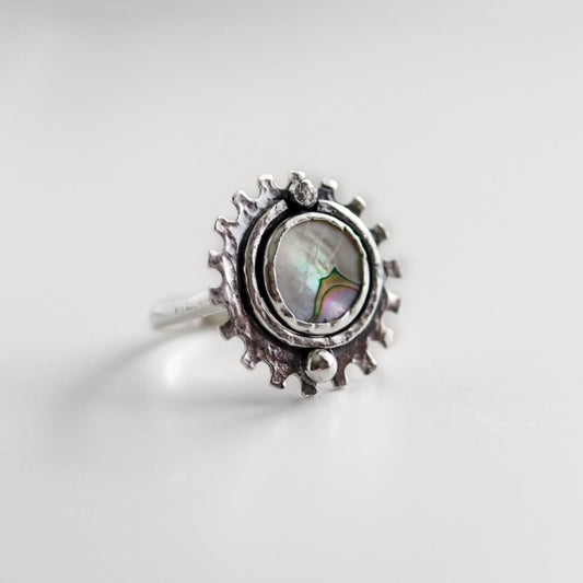 Hand‑forged Sterling Silver Ring with Black Lip Pearl & Scalloped Design — Size 6